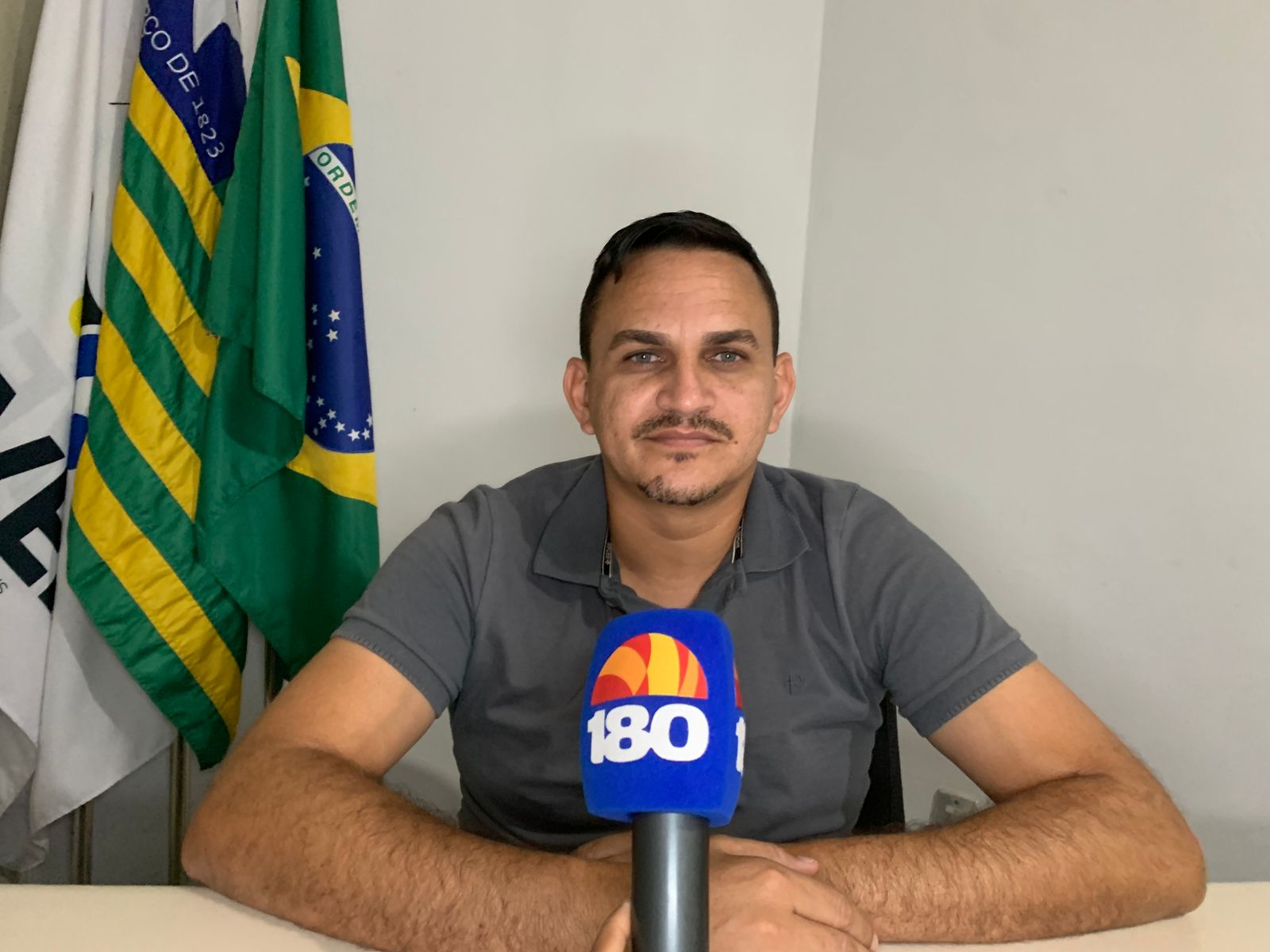 Presidente da AVEP, Rodrigo Rocha - foto como microfone do 180graus