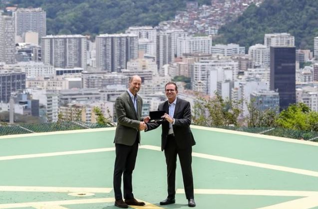 Príncipe William visita o Rio e recebe chaves da cidade