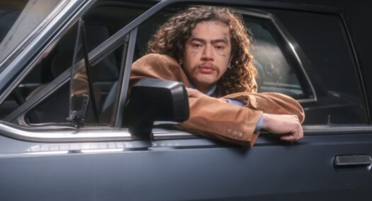 Whindersson Nunes lança álbum de estreia com identidade dos anos 1980