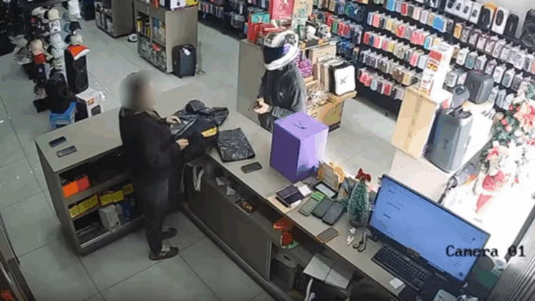 Assalto violento em loja termina com disparo de arma de fogo