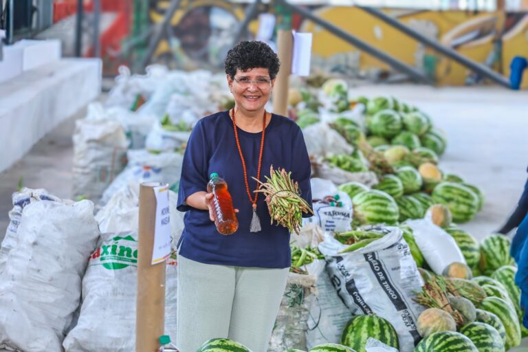 SAF entrega 20 toneladas de alimentos da agricultura familiar