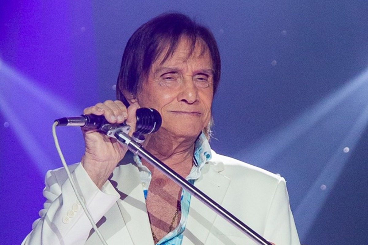 Vídeo: Roberto Carlos briga com fotógrafos em show no RJ