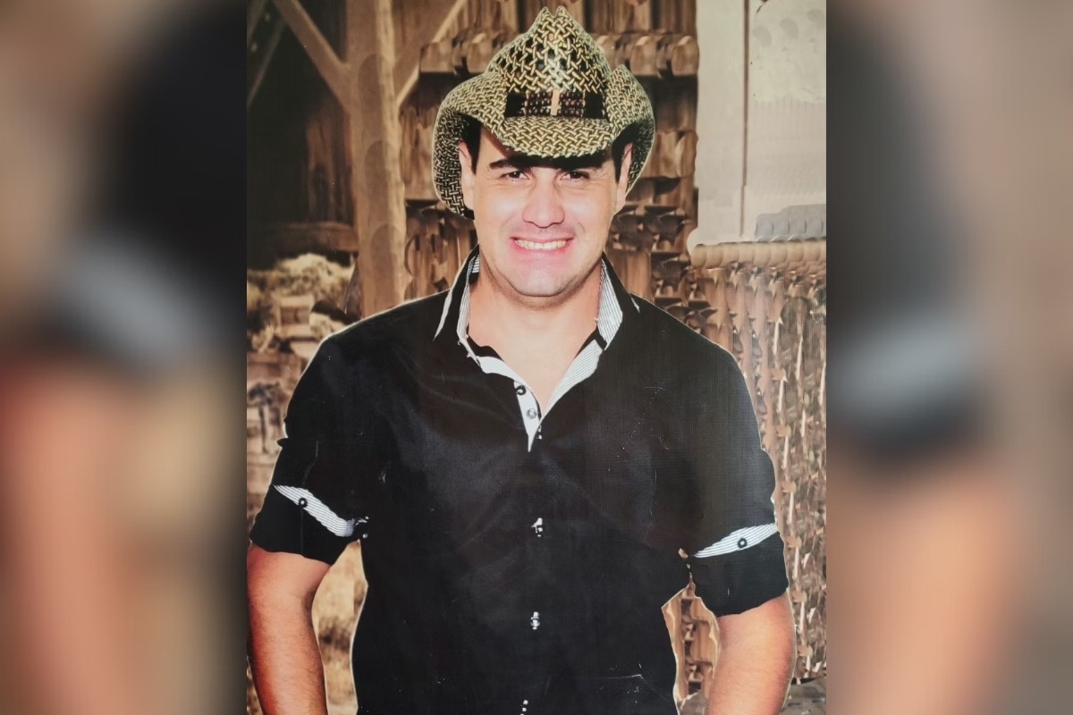 Cantor sertanejo Eduardo