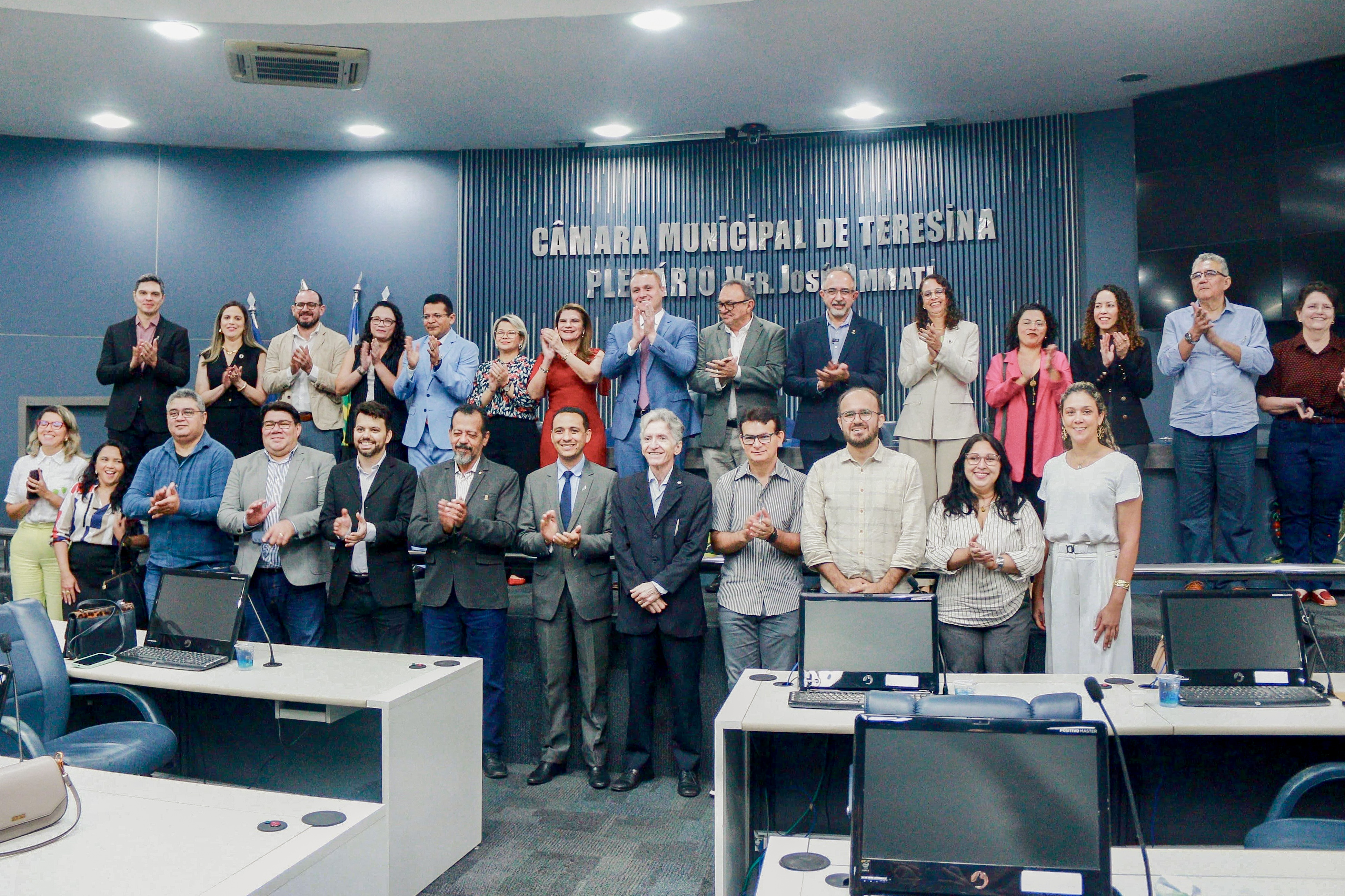 Câmara Municipal de Teresina realiza sessão solene em homenagem aos 54 anos da UFPI