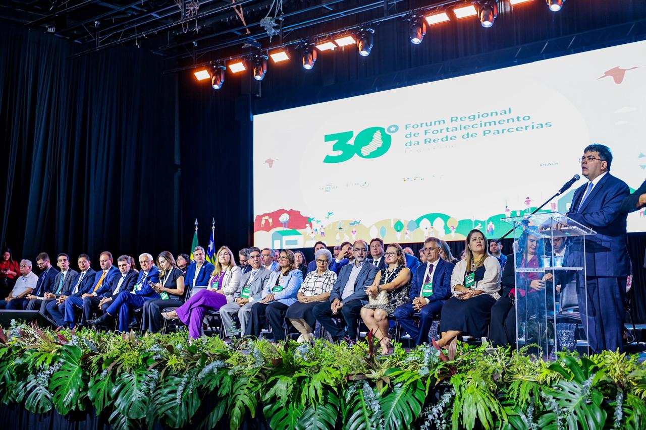 Governador Rafael Fonteles na abertura do Fórum Regional de Fortalecimento da Rede de Parcerias