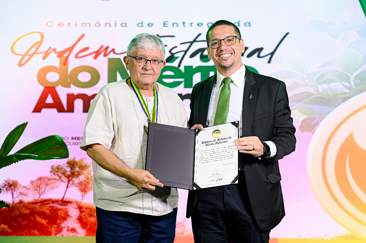 Padre Tony Batista é homenageado com Medalha de Honra ao Mérito Ambiental
