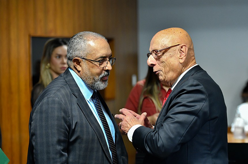 Senado avança em projeto que garante adaptação do expediente por motivos religiosos