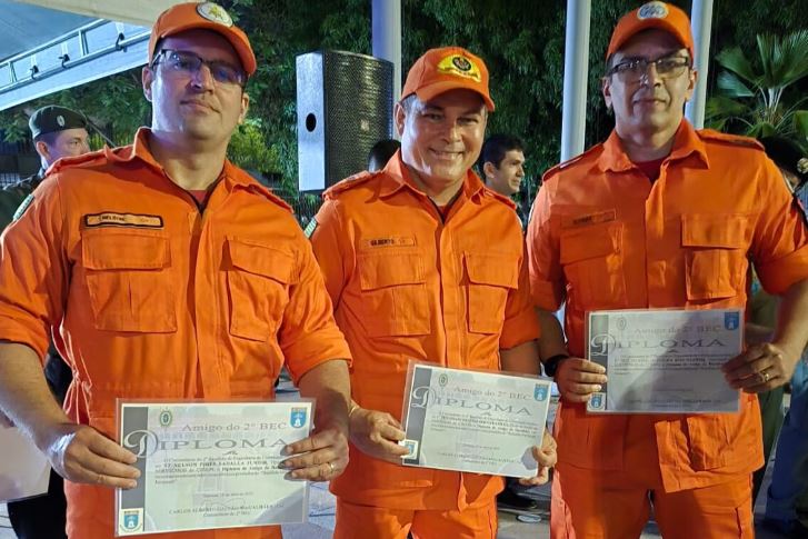 Bombeiros militares são homenageados