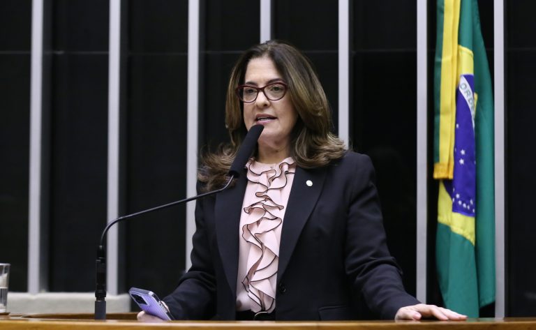 Deputada Rogéria Santos (Republicanos-BA)