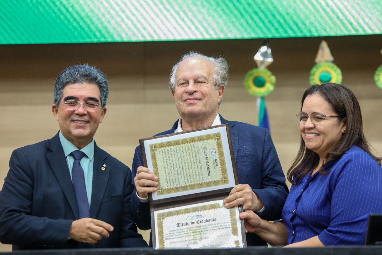 Ex-ministro recebe Título de Cidadania Piauiense