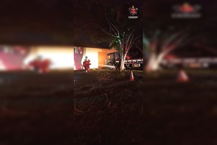 Incêndio em caminhão de carga mobiliza bombeiros