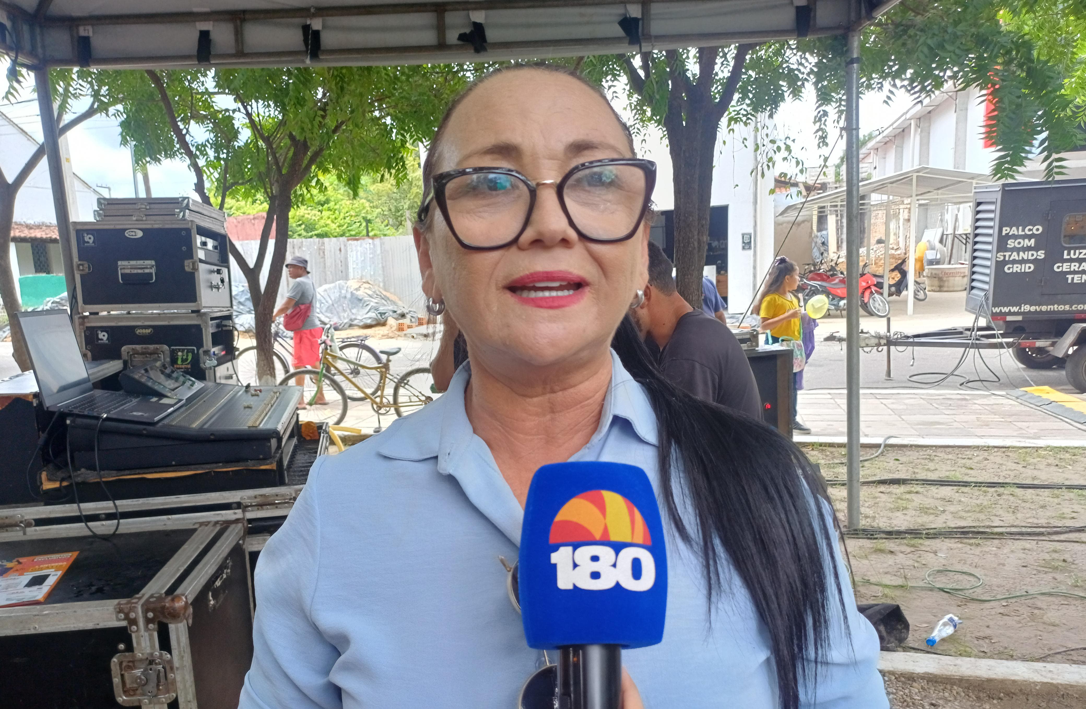Secretária Tânia Monteiro