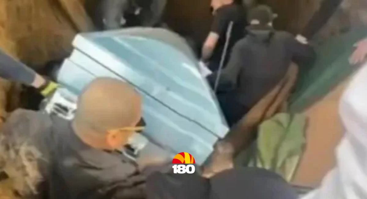 Tragédia em Funeral: Caixão Desce em Buraco Durante Sepultamento nos EUA