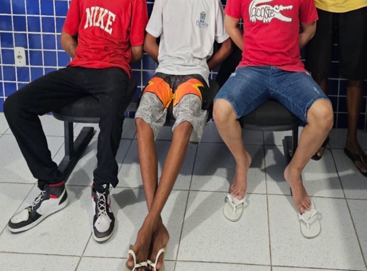 Adolescentes são apreendidos c