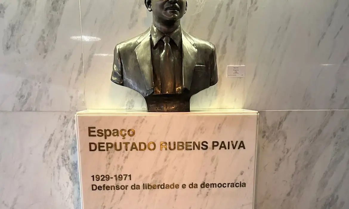 Busto de Rubens Paiva