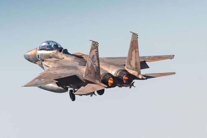 Israel bombardeia Iêmen após ofensiva dos Houthis