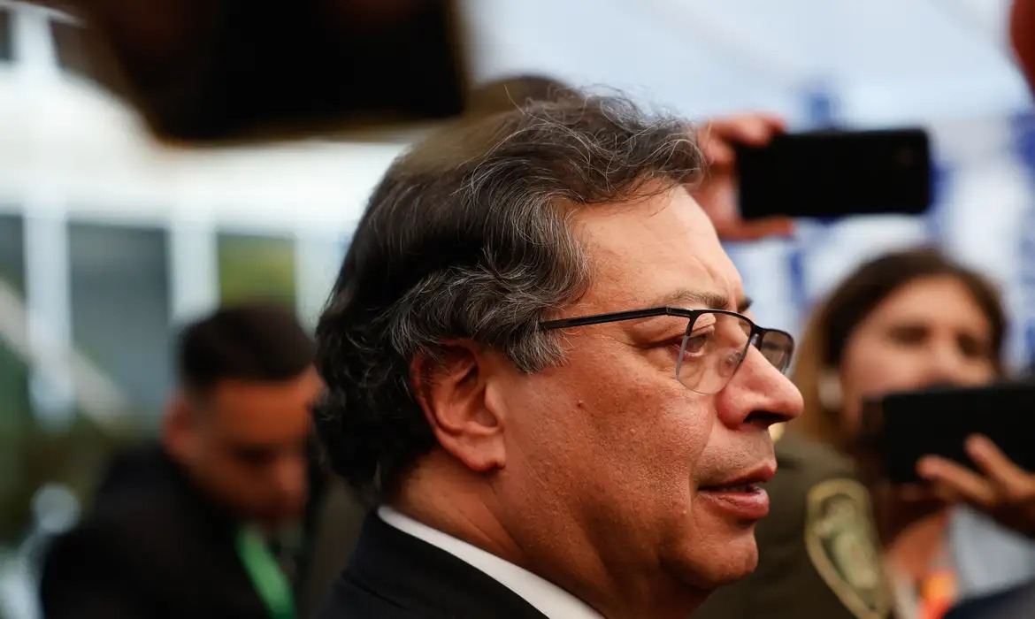 Presidente da Colômbia sugere greve geral após acusar Senado de fraude