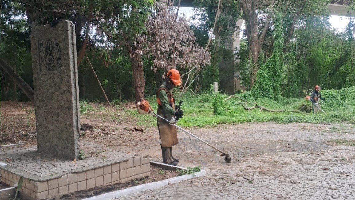 SDU Centro inicia revitalização do entorno do Monumento do Motorista Gregório em Teresina