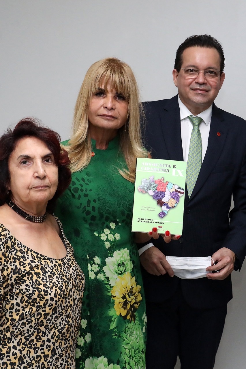 Fides Angélica recebe homenagem nacional por trajetória no Direito