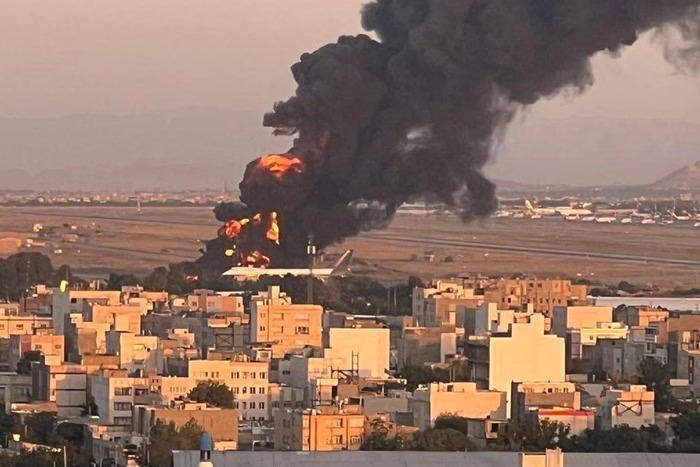 Israel mata chefes militares do Irã, que responde com nova ofensiva