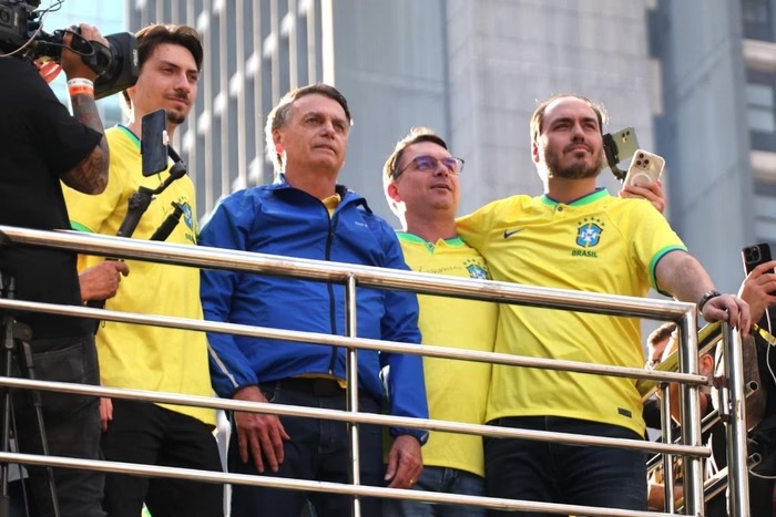 “Jamais passaria faixa a um ladrão”, diz Bolsonaro em ato na Paulista