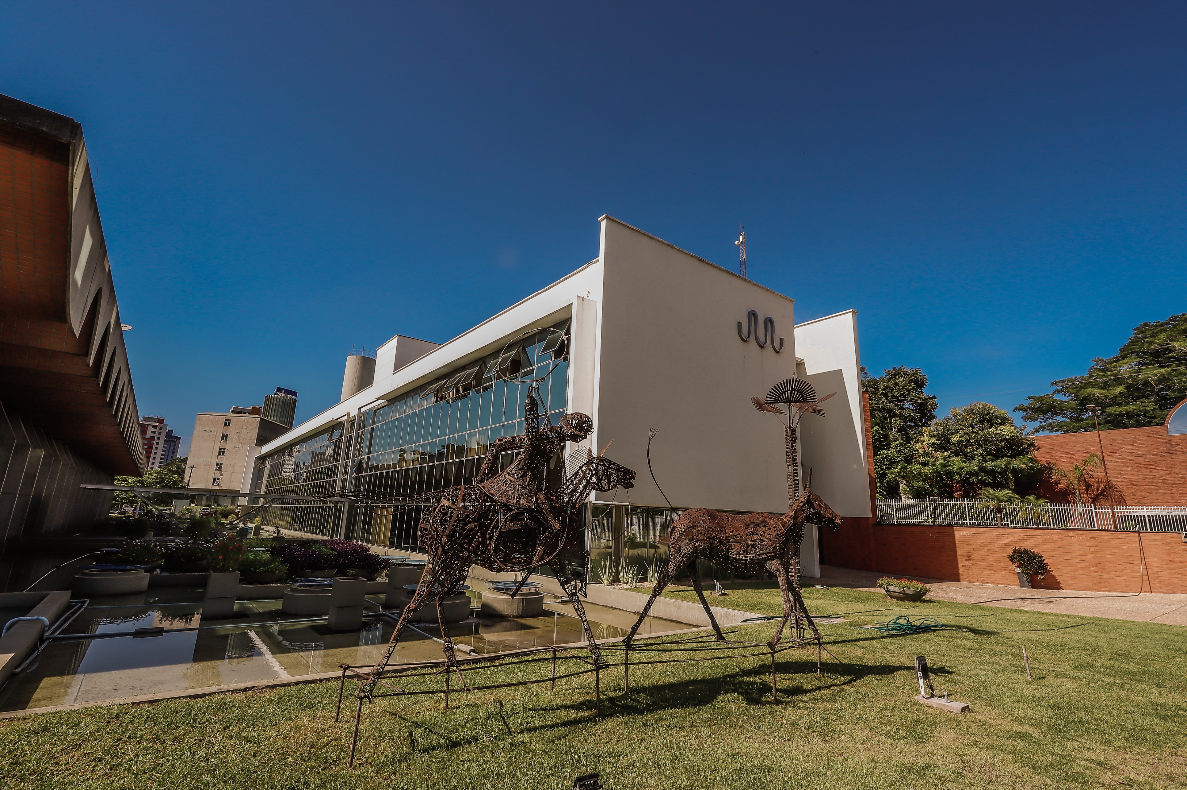 Sede da Assembleia Legislativa do Piauí (Alepi) vista lateral