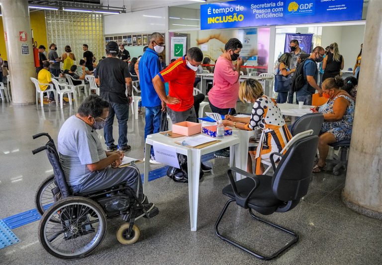 Comissão debate ações do governo federal para pessoas com deficiência