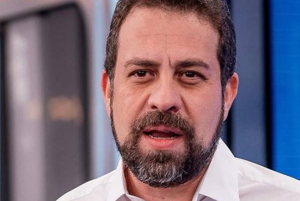 diz Boulos sobre ajuda de deputados a Eduardo Bolsonaro
