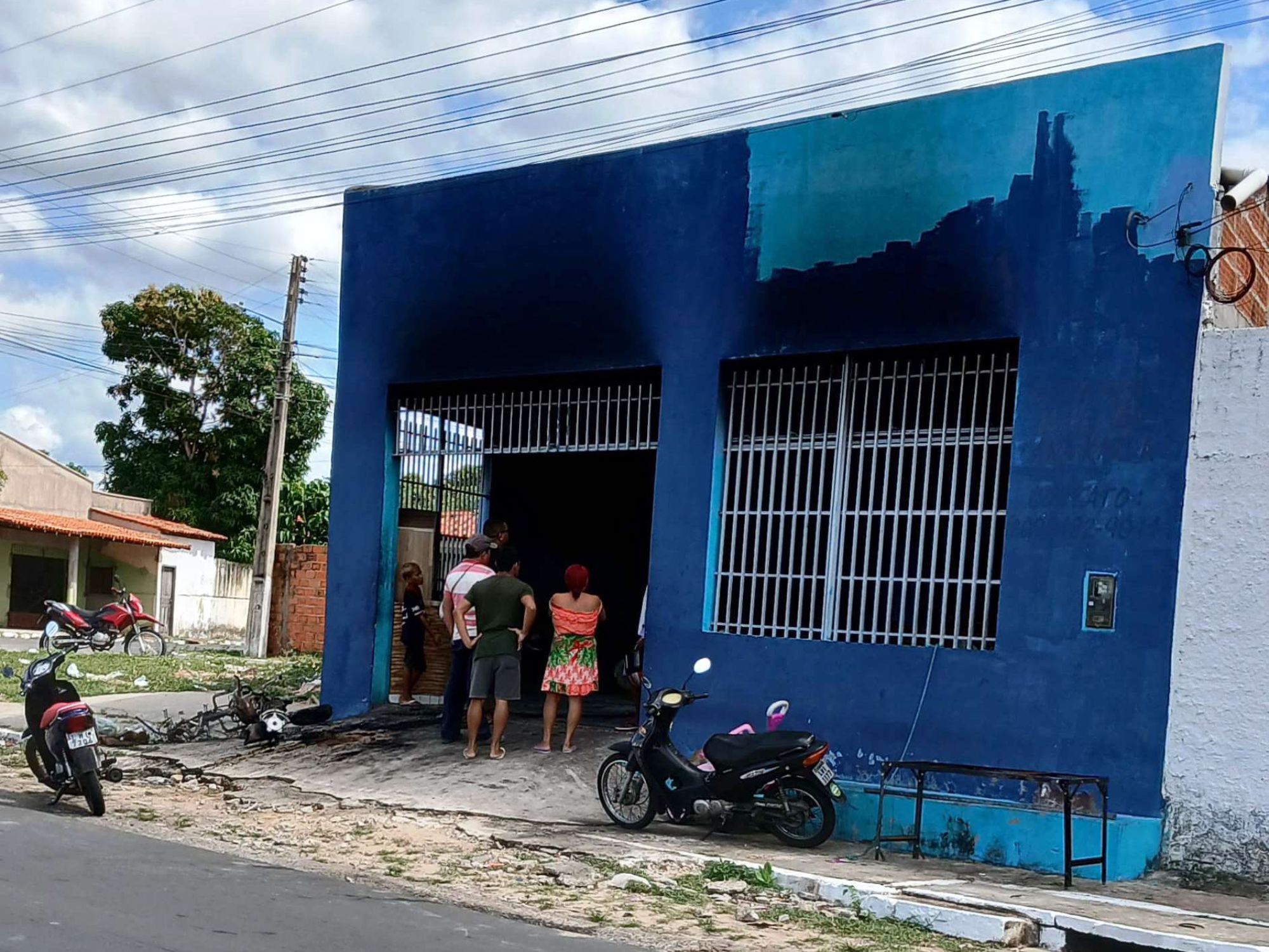 Incêndio atinge oficina mecânica