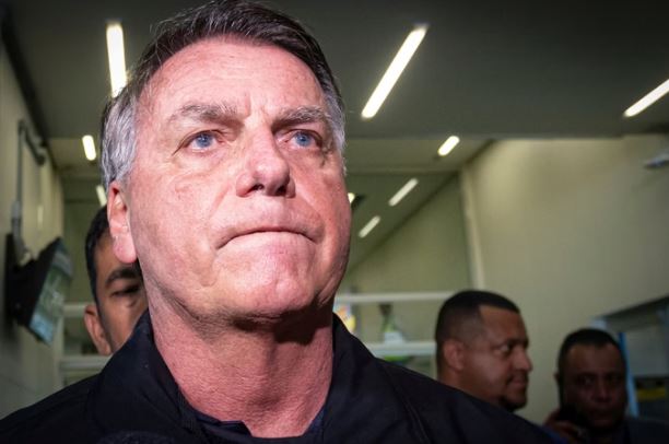 “Querem me destruir por completo”, diz Bolsonaro, alvo de ações no STF