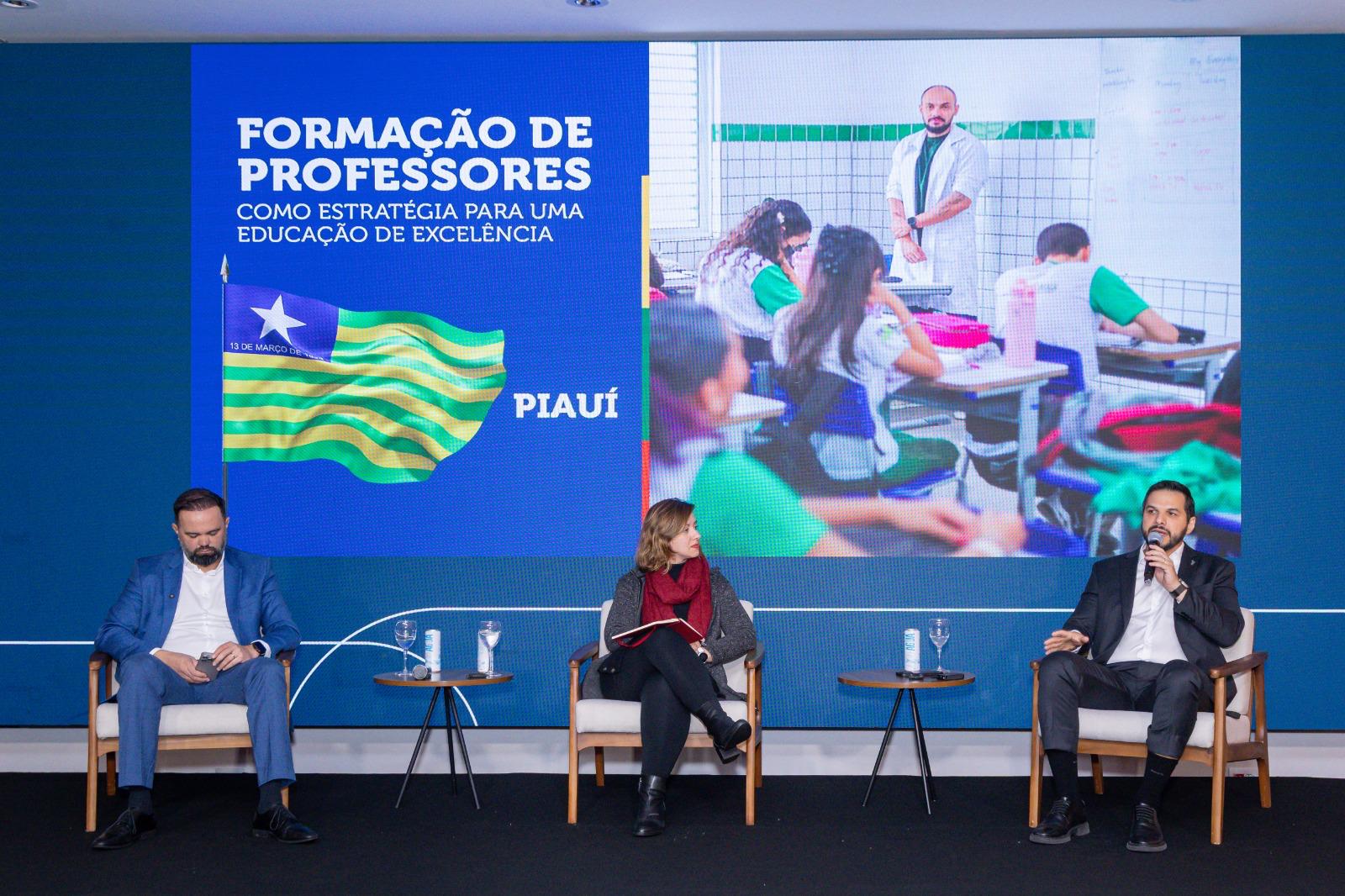 Washington Bandeira participou do painel “Boas Práticas de Formação de Professores”