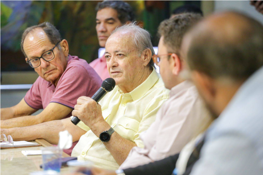 _Prefeito Sílvio Mendes durante reunião
