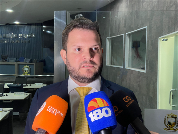 _Secretário Danilo Bezerra durante entrevista