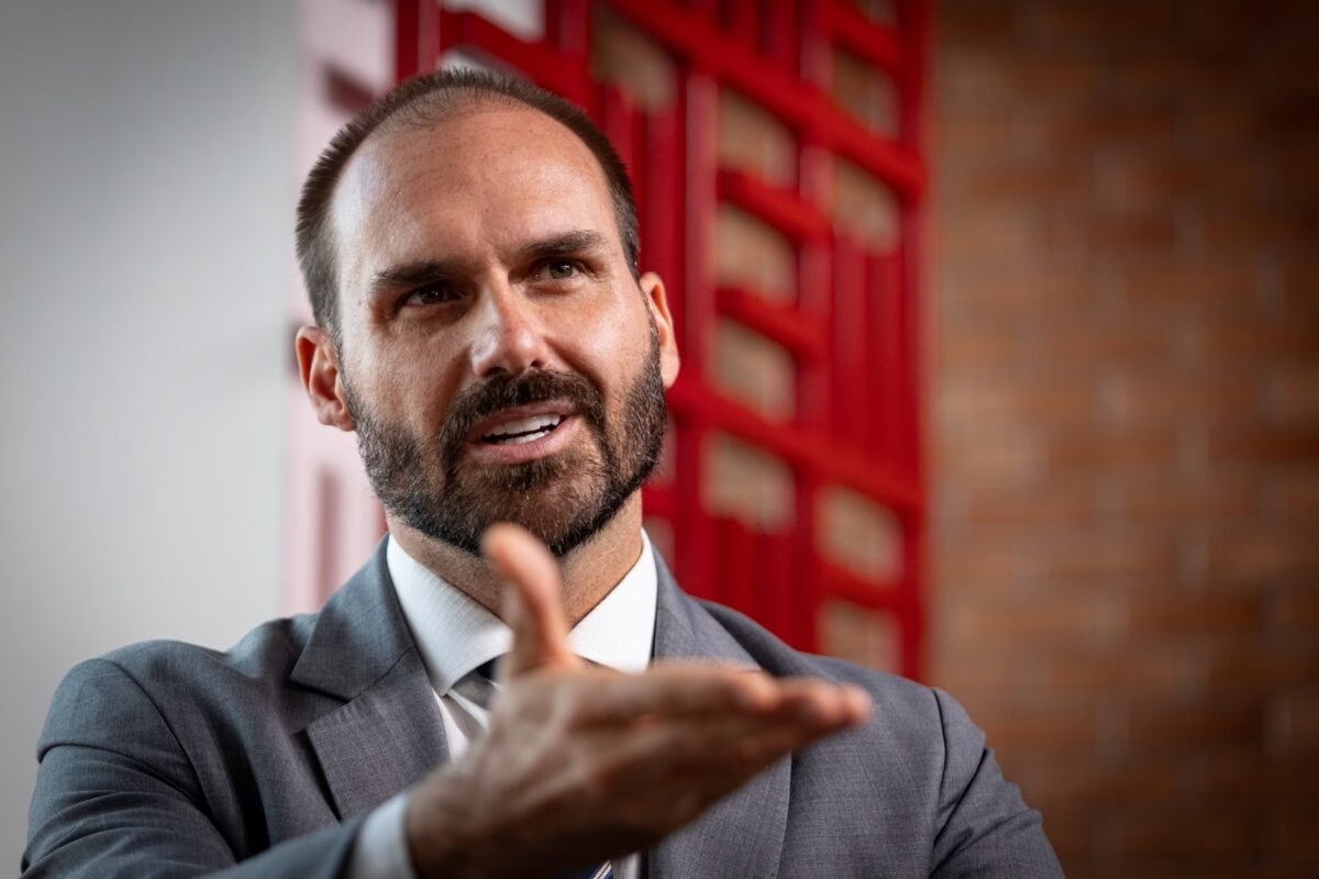 Eduardo Bolsonaro sinaliza intenção de disputar a presidência em 2026