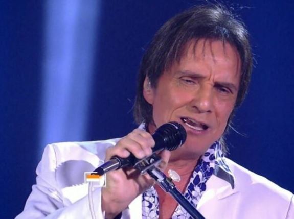 Ex-mulher defende Roberto Carlos após ‘bronca no palco’