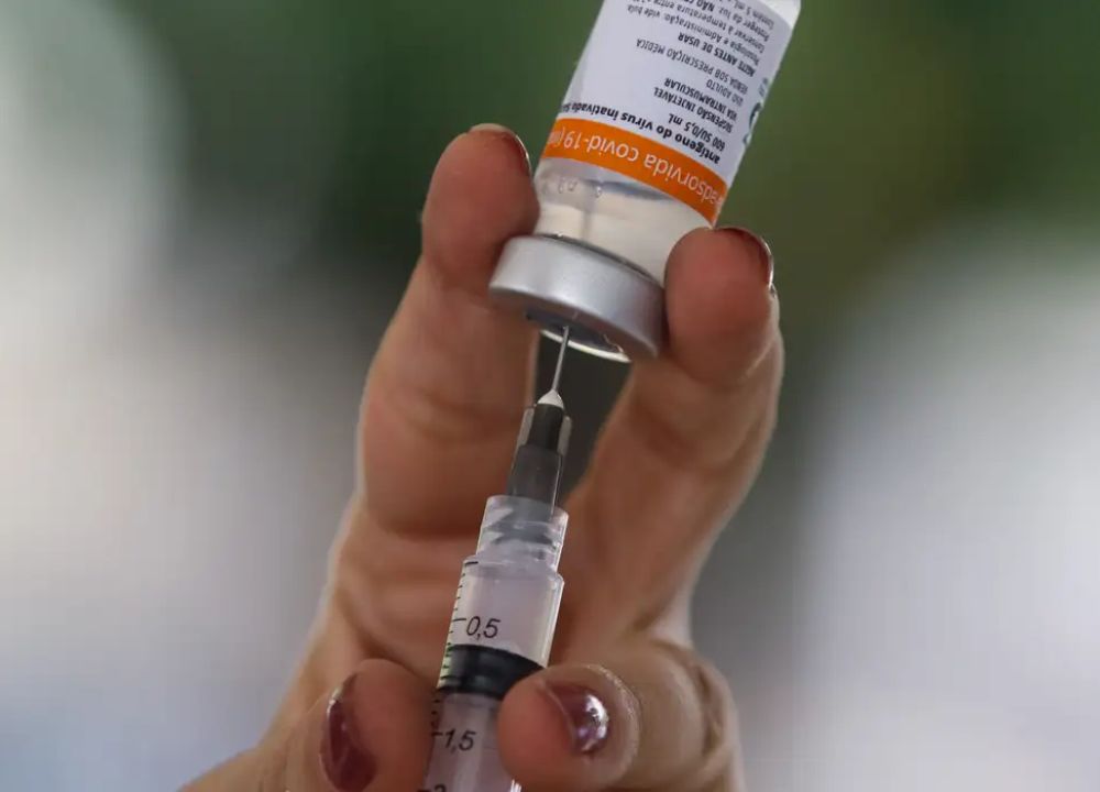 Há 5 anos, Brasil aplicava primeiras doses de vacina contra a covid-19