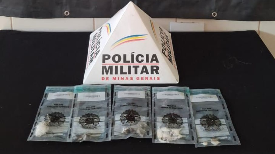 Mulher é presa por aliciar o próprio filho para tráfico