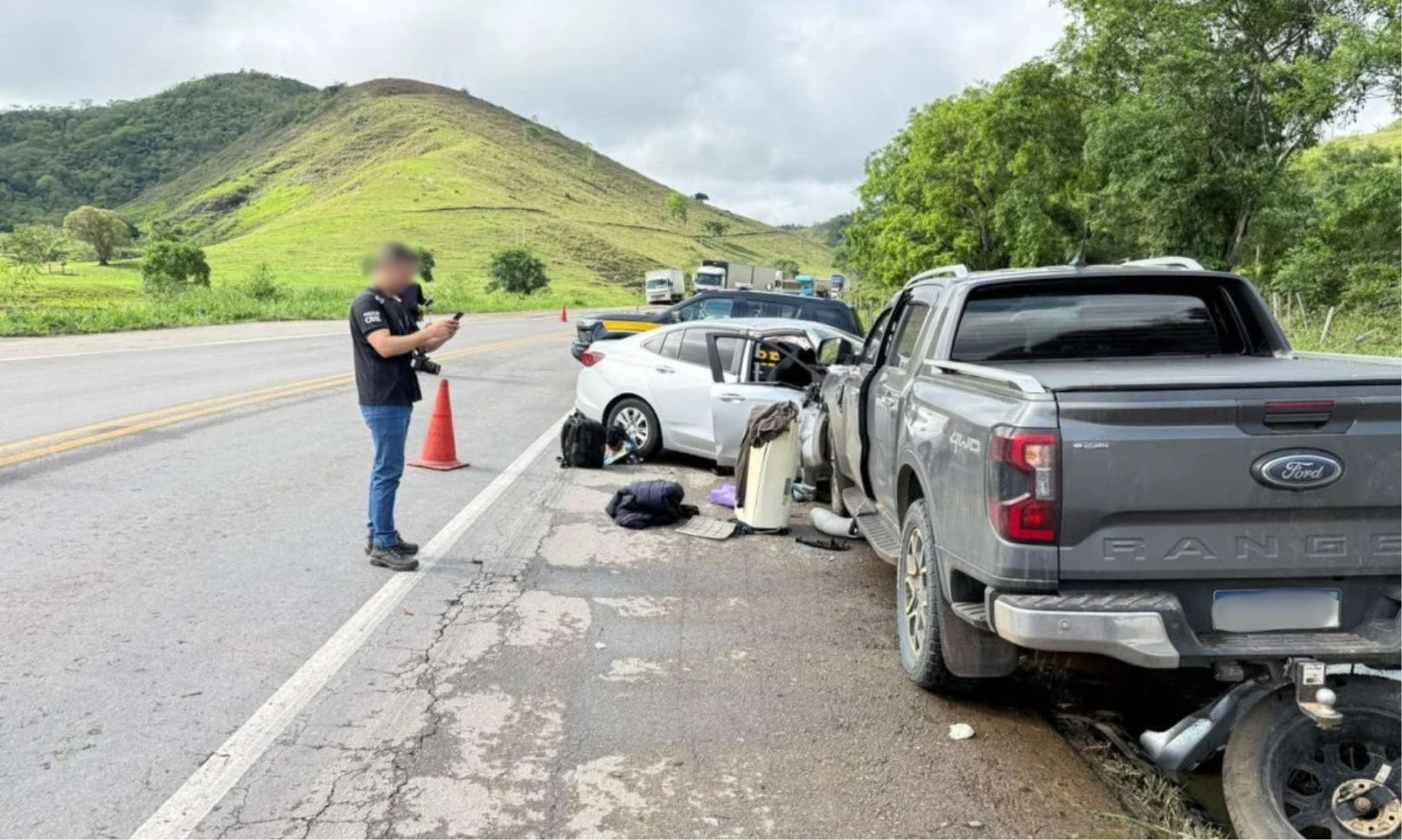 Acidente entre dois carros na BR-116 deixa uma pessoa morta