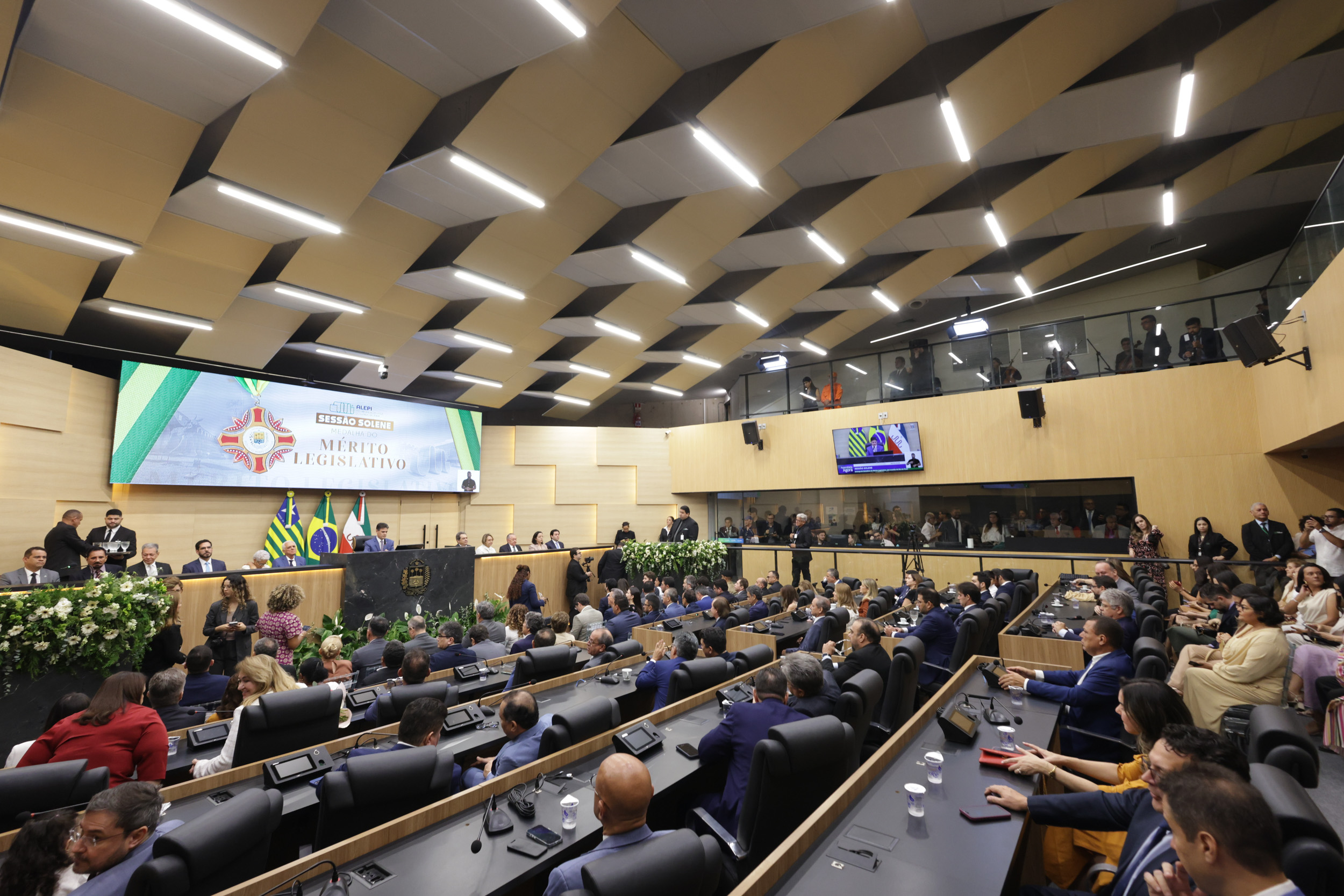 Alepi comemora Dia do Piauí com entrega de 34 Medalhas do Mérito Legislativo