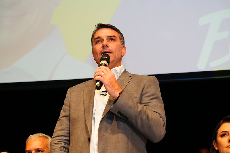 Aliado dos Bolsonaro culpa ChatGPT por erro em carta de Flávio que o chamava de presidente eleito