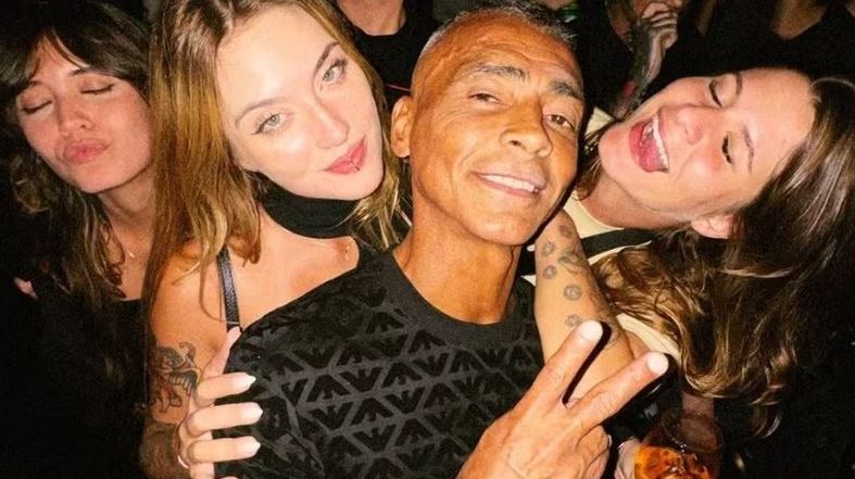 Aos 60 anos, Romário é visto em noitada carioca com loira de 26 e carro cheio de mulheres
