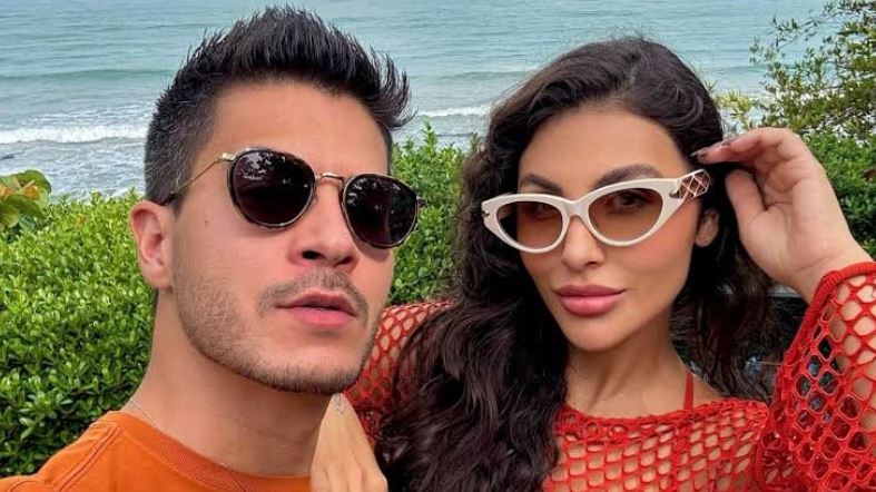 Arthur Aguiar e Jheny Santucci chocam web em chá revelação