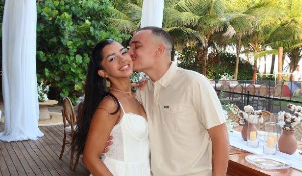 Ary Mirelle e João Gomes comemoram dois anos de casamento