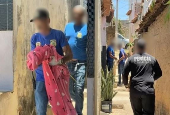 Bebê de 23 dias é morto com mais de 20 facadas; pais são presos