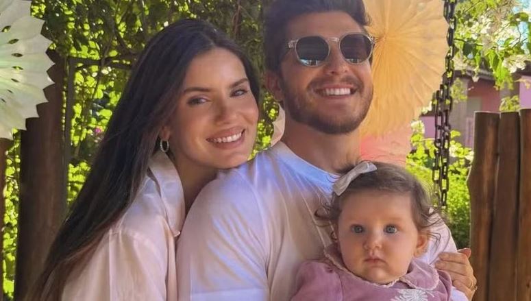 Camila Queiroz comenta mudanças após maternidade