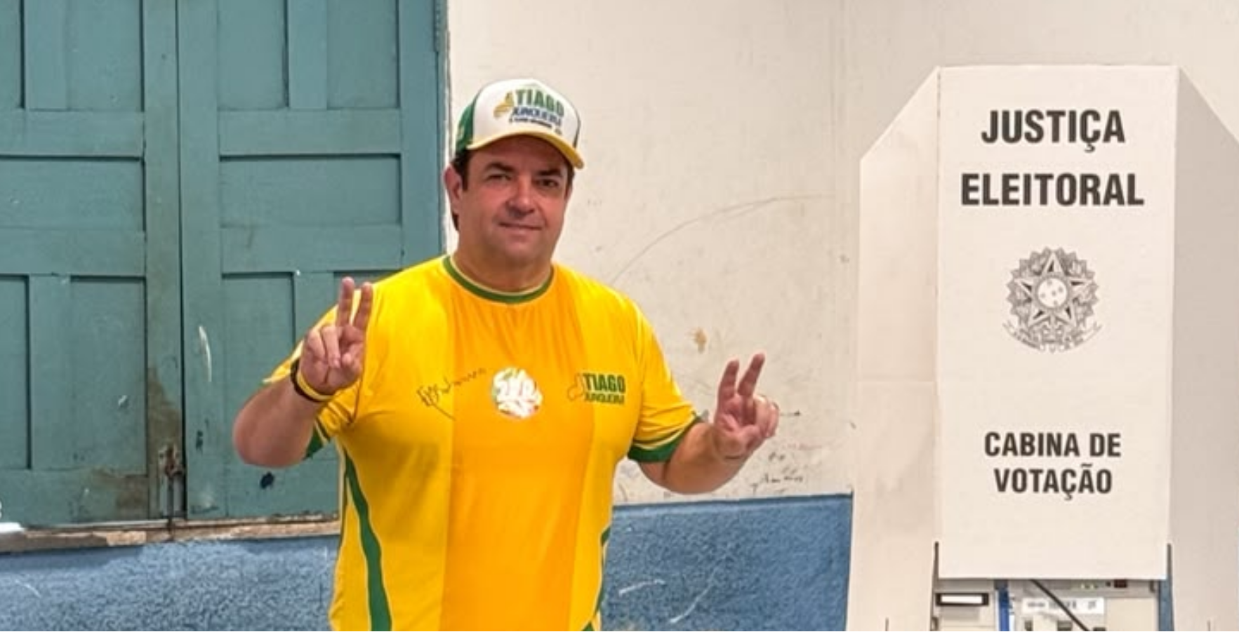 Candidato ao Senado, Tiago Junqueira vota em Regeneração