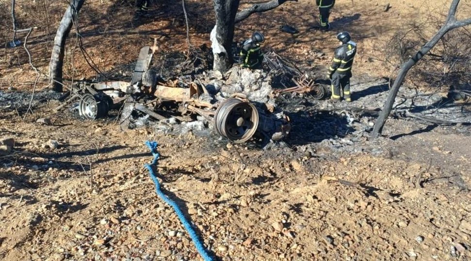 Colisão entre van e moto deixa quatro mortos e seis feridos na BR-232, em PE