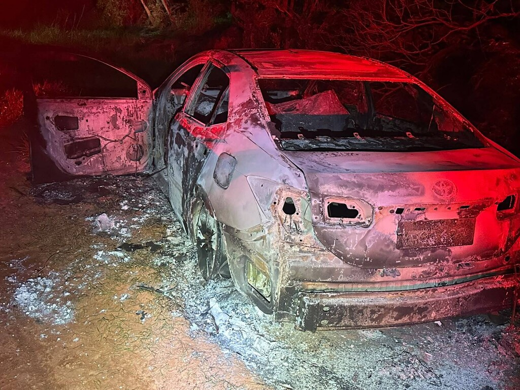 Corpo carbonizado é encontrado em carro queimado na fronteira