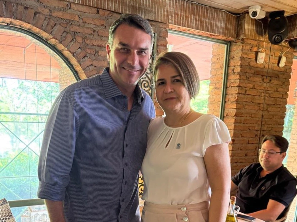 Dra. Lúcia Santos e Flávio Bolsonaro