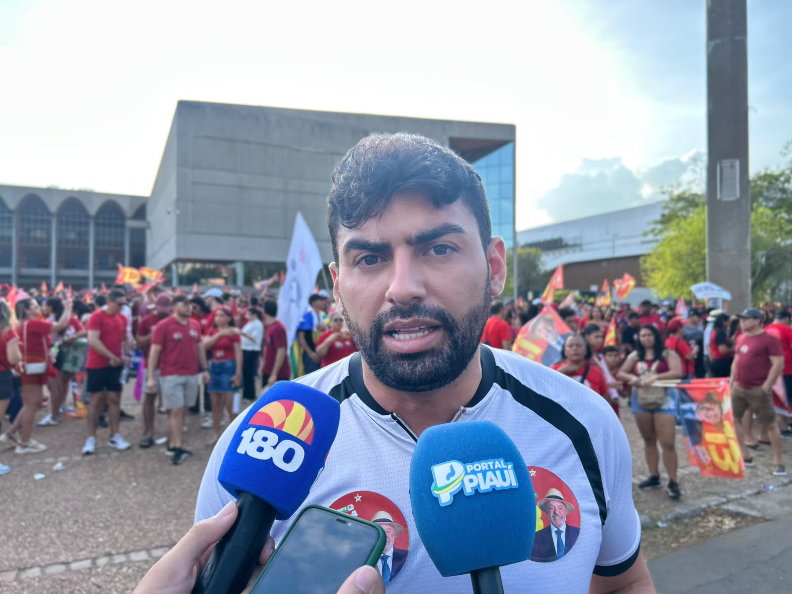 Draga Alana destaca união do povo durante caminhada do Time do Povo
